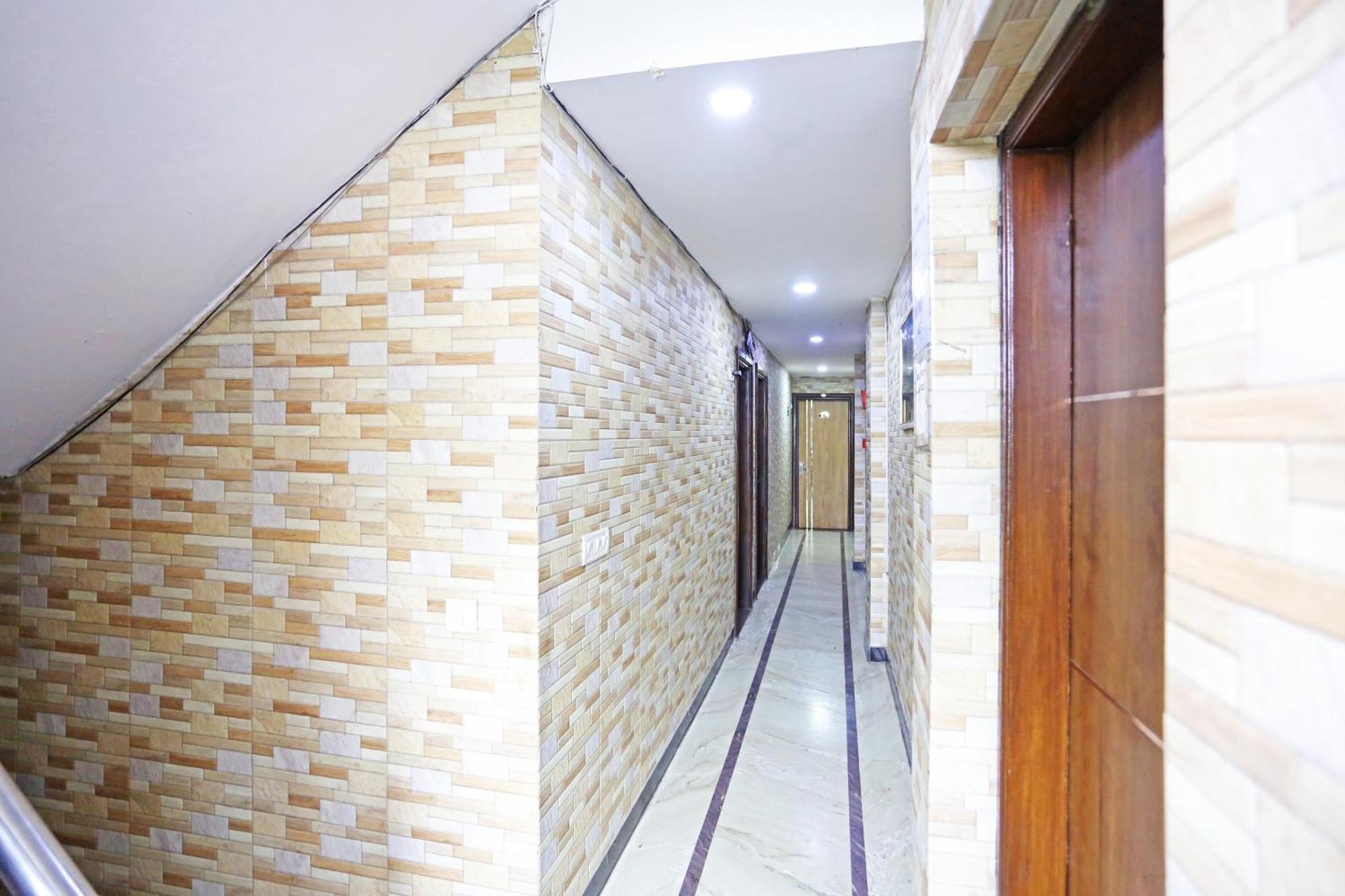 Hotel Preet Palace -5 Mints Walk From Nizamuddin Railway Station Neu-Delhi Exterior foto