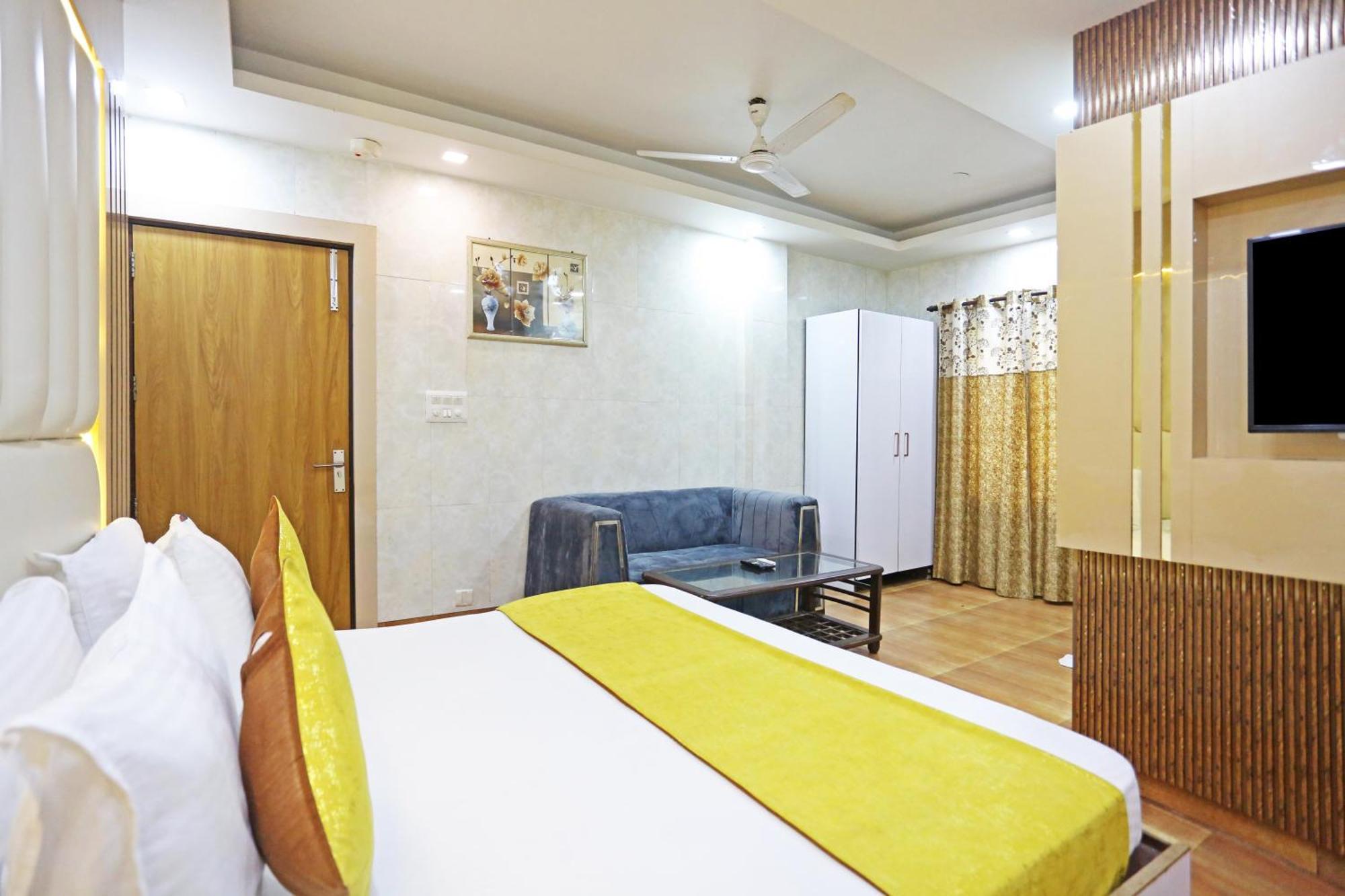 Hotel Preet Palace -5 Mints Walk From Nizamuddin Railway Station Neu-Delhi Exterior foto