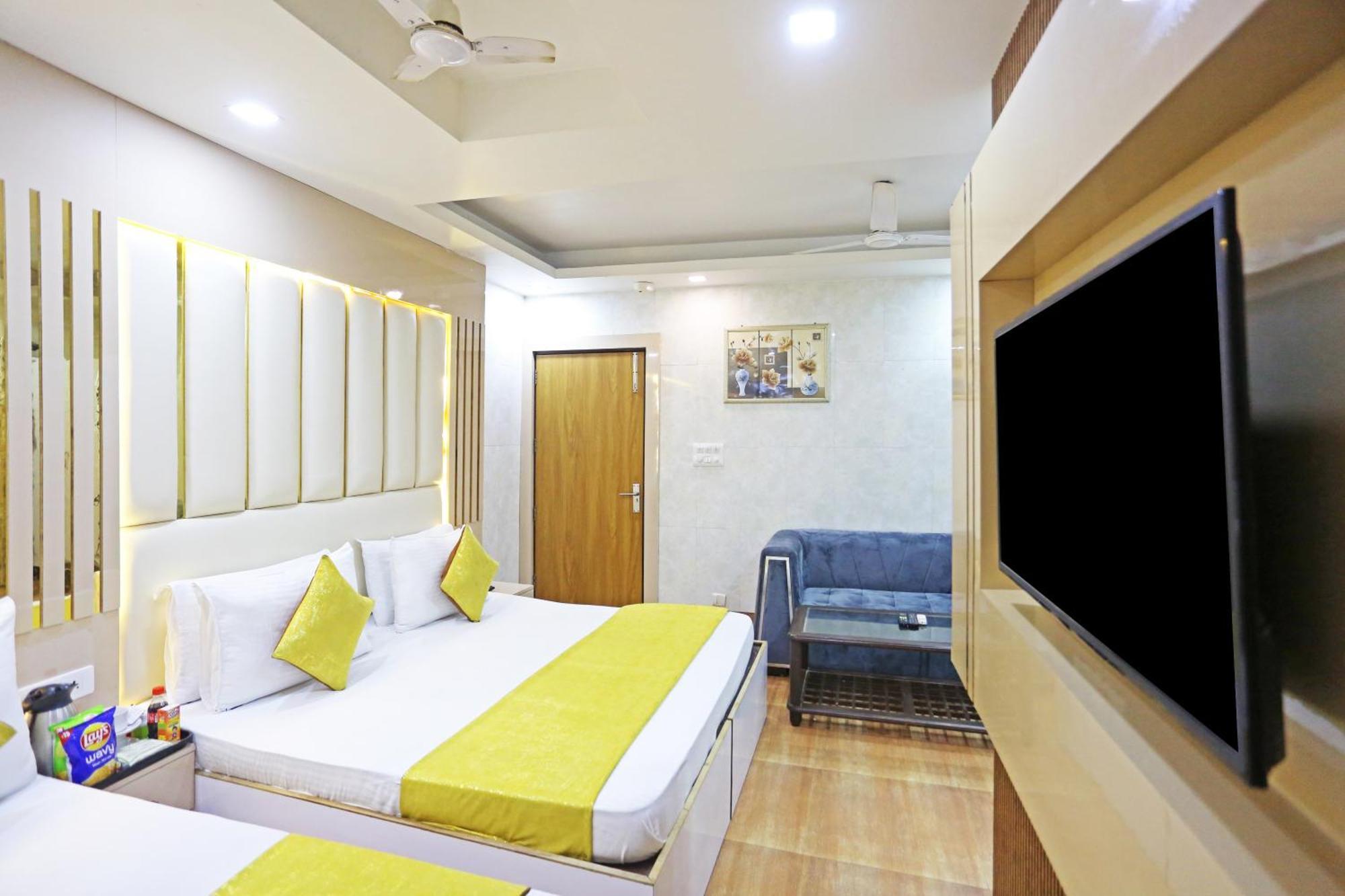 Hotel Preet Palace -5 Mints Walk From Nizamuddin Railway Station Neu-Delhi Exterior foto