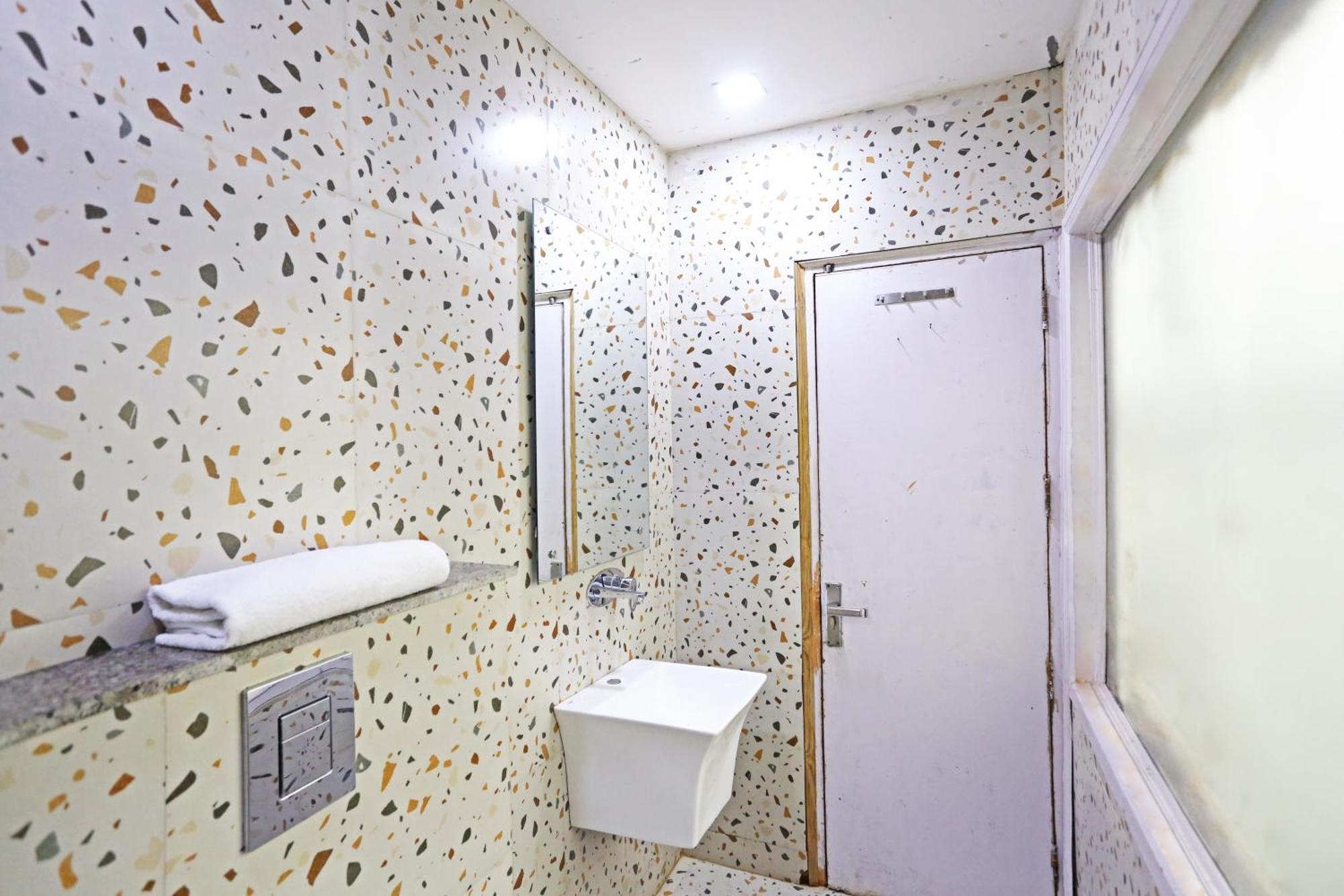 Hotel Preet Palace -5 Mints Walk From Nizamuddin Railway Station Neu-Delhi Exterior foto