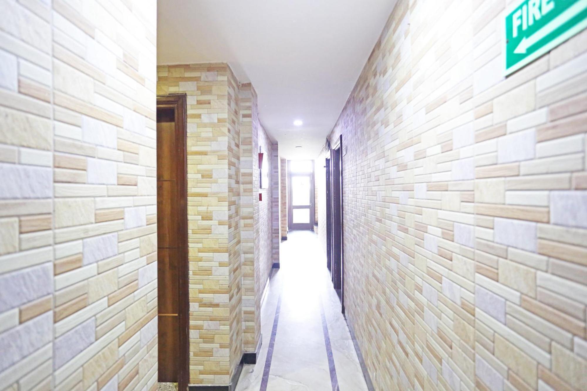 Hotel Preet Palace -5 Mints Walk From Nizamuddin Railway Station Neu-Delhi Exterior foto